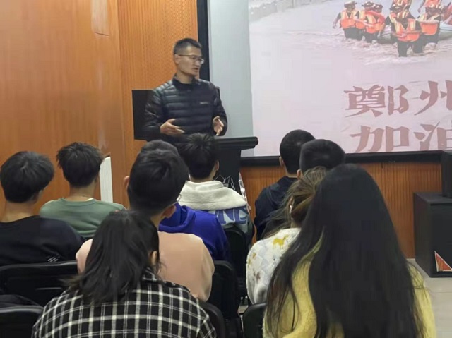 “洪”者无情 与时间相争——远景学院青马工程完满教育学生骨干培养计划第二期讲座