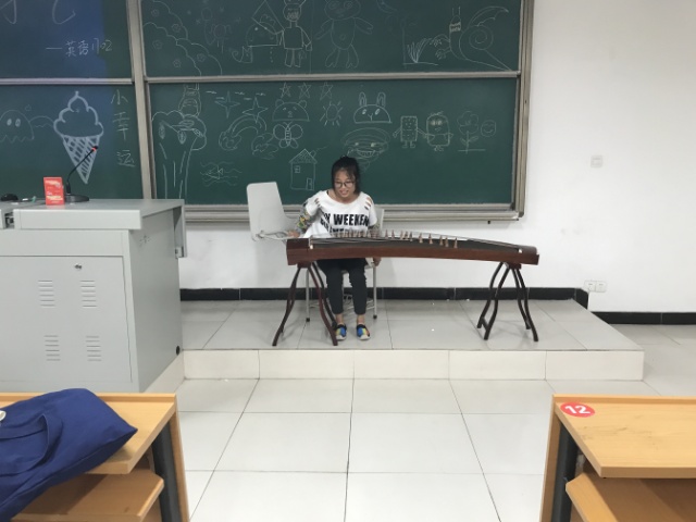 音与韵 触动心灵的琴弦——外语系9月完满班级活动