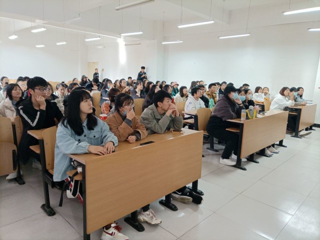 学长计划第796期:以梦为马 不负韶华——食品与环境学院“学长计划·百花讲堂”102期