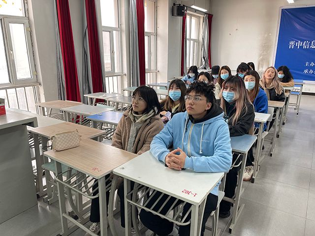 【完满班级】心系国家知识 践行两会精神——艺术传媒学院产品设计1801班举办“学习两会知识，争做时代先锋”热点问题研讨完满班级活动