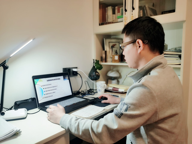 【辅导员说完满】创新模式 开学第一课云端相见——淬炼商学院“辅导员说完满”专题活动(一)