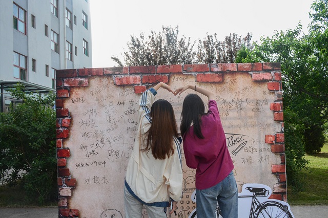 穿越时光 回到梦开始的起点——青藤书院举办“你好 旧时光”第121期周末文化广场