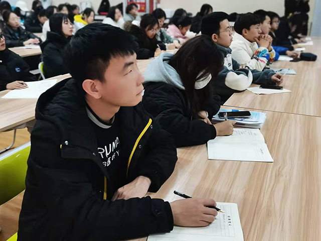 学长计划第932期:工欲善其事 必先利其器——经济与管理学院开展“箕遇经生”·“你真的会做PPT么?”学长计划第十期第八讲