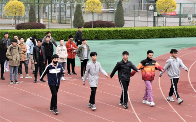 【运动会特辑】信院暮晨间的你们 全力以赴只为最好