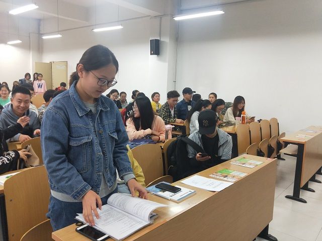 【完满班级】赤子心 中国情——食品与环境学院食安1603班级爱国影片欣赏