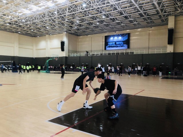 闪光的信院第262期:绿茵场上“篮”不住的闪光少年