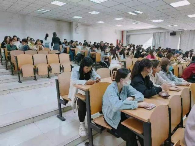 【辅导员说完满】青春没有售价 疯狂就在当下——艺术传媒学院2021级视觉、动画辅导员说完满活动