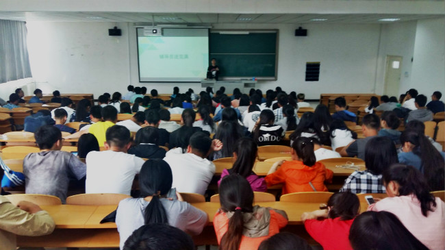 【辅导员说完满】前路漫漫仍可期 上下求索终有得——“乘风破浪会有时 直挂云帆济沧海”经济与管理学院2015级考研答疑会