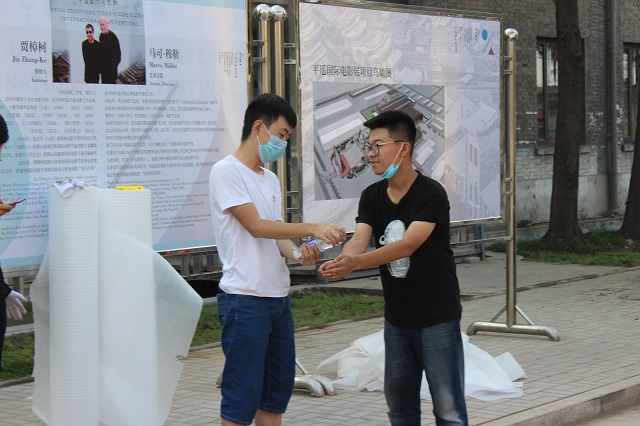 明月装饰了古城的夜晚 你的身影装饰了古城的梦