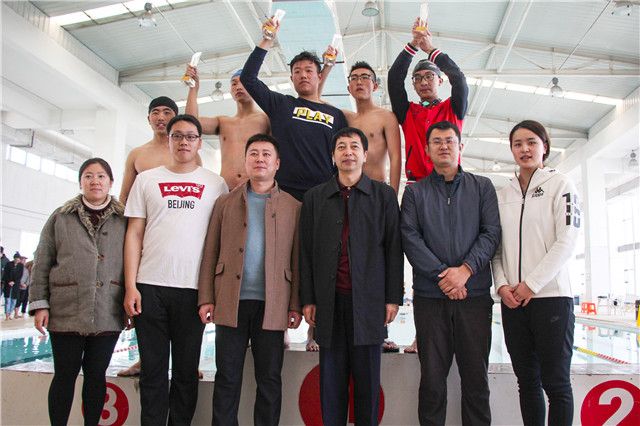第三届“至强杯”游泳联赛演绎水中的速度与激情