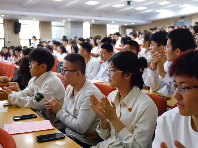 蓄势启航——大数据学院、信息工程学院“火车头”干部培训正式开营!