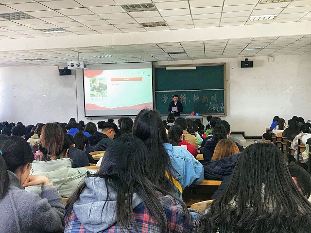 【辅导员说完满】永远的丰碑 不灭的光辉——艺术传媒学院2017级“学雷锋 树新风”辅导员说完满活动