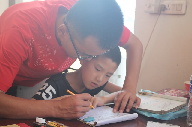 【三下乡】淬炼学子走进南郭村:开设一对一帮扶课堂