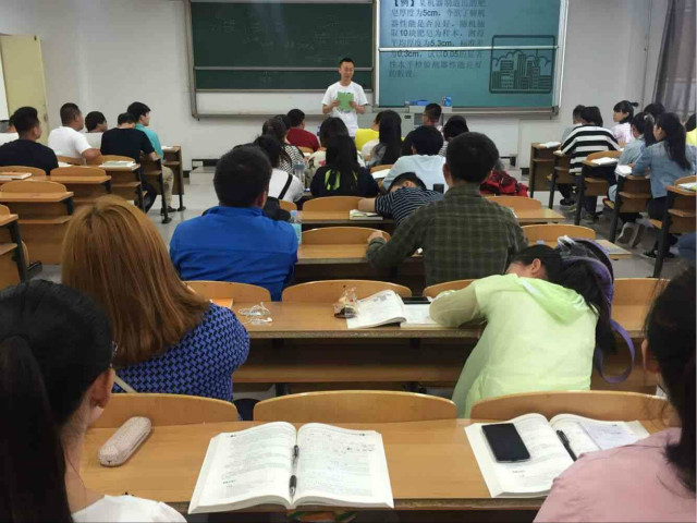 【辅导员说完满】经管系举办“辅导员说完满”活动