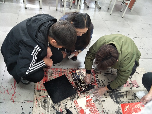 【完满班级】心中回忆 魂之所向——艺术传媒学院环设1601班举办创意版画展活动