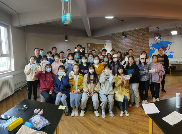 【完满班级】由“疫”而创 手绘口罩添温情——淬炼商学院会计1904班完满班级活动