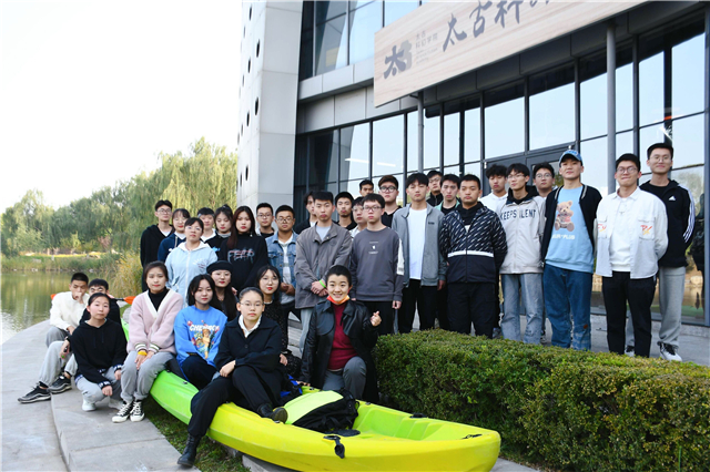 在与众不同的大学成为可能的自己——远景学院举办“乘风破浪的少年 团队凝聚力建设”主题活动