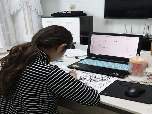 【完满班级】抗击疫情 巾帼在行动——视觉1803班抗击疫情完满班级新闻稿