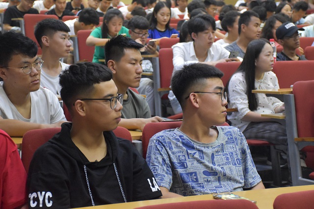 【辅导员说完满】回首初心  一年之约——大数据学院、信息工程学院“在信院的这一年”主题班会