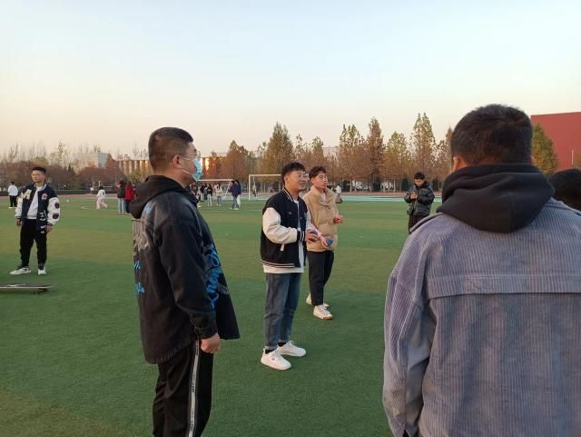 【完满团支部】阳光冬日 打沙包趣味运动——大数据学院、信息工程学院网工2207班（专升本）完满团支部活动