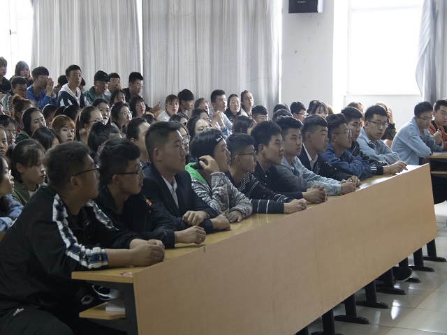 不负青春年华 最美的自己在路上——艺术传媒学院2018级新生国际交流项目、继续教育学院宣讲会