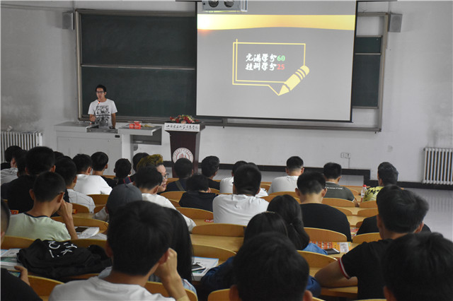 【辅导员说完满】时间沉淀 完满于心——大数据学院、信息工程学院2015级辅导员说完满