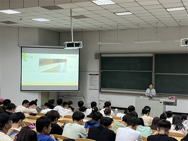 大数据学院、信息工程学院五月辅导员说完满活动集锦