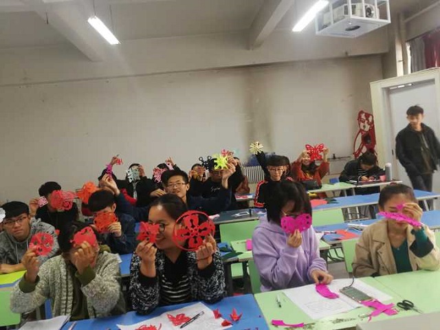 【完满班级】剪出锦绣前程——艺术传媒学院动画1602班举办趣味剪纸大赛活动