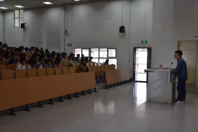 【辅导员说完满】规划生涯 筑梦未来——经济与管理学院2017级举办辅导员说完满活动