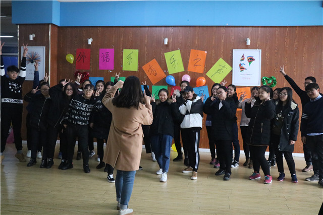 微笑着 去唱青春的歌谣——外语系首届“音乐之声”班级合唱比赛