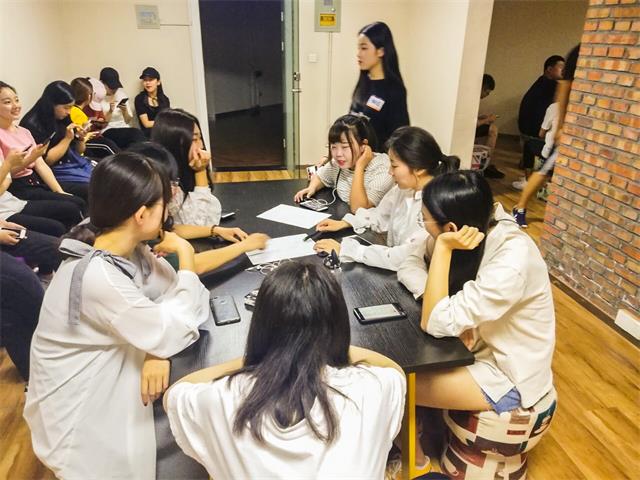 【完满班级】“心照不宣 一拍即合你画我猜趣味游戏”——艺术传媒学院环设1701、1705班举办完满班级活动