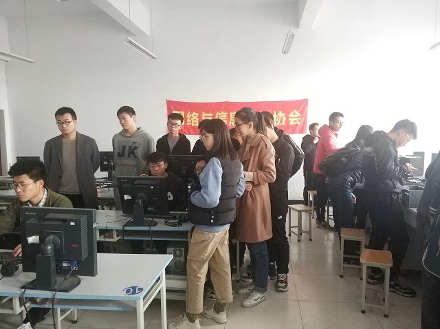 【社团快讯】“e路同行” 用双手创造未来
