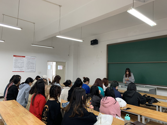 【完满班级】公益助他人 但使手余香——商务英语学院英语1801班、1803班、1804班完满班级活动