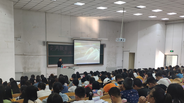 我校各院系相继举办2019级新生完满教育宣讲会