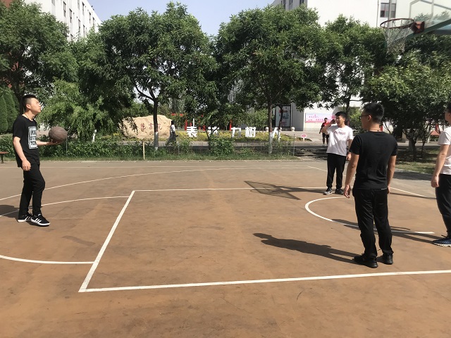 【完满班级】激烈比拼 球场争赢——大数据学院软件工程1601班开展完满班级活动