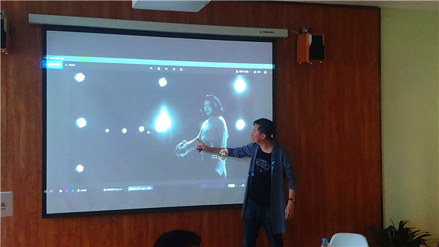 【1+1＞2】“感光”“益”精于勤——智能工程学院青协携手青藤书院举办“益”精于勤摄影技法培训小课堂