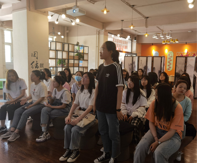 【完满班级】青春如花 花开灿烂——商务英语学院英语2001班、2004班完满班级活动