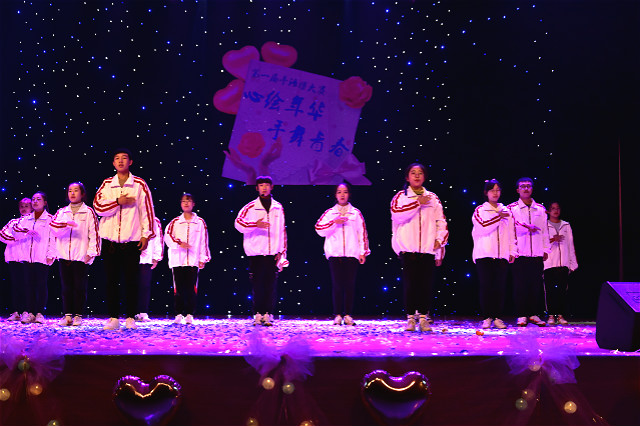 经济与管理学院在第一届“心绘年华 手舞青春”手语操大赛中倾情演绎