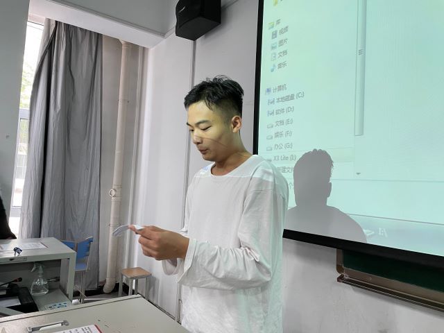 【完满班级】浓浓师生情 满满都是爱——艺术传媒学院数字媒体2002班爱师乐学演讲活动