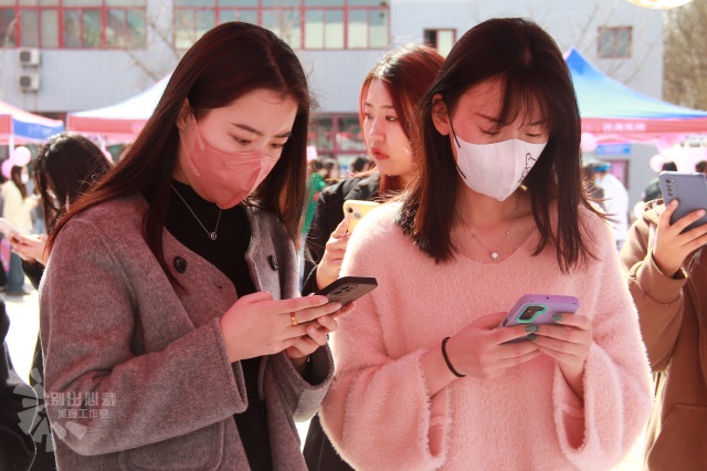 春日好事正酿 女孩灿烂如常——2023“春暖信院”女生节主题活动