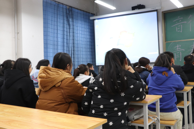 【完满班级】穿行迷雾 愿前路灯塔永不熄灭——经济与管理学院十一月完满班级活动纪实(八)