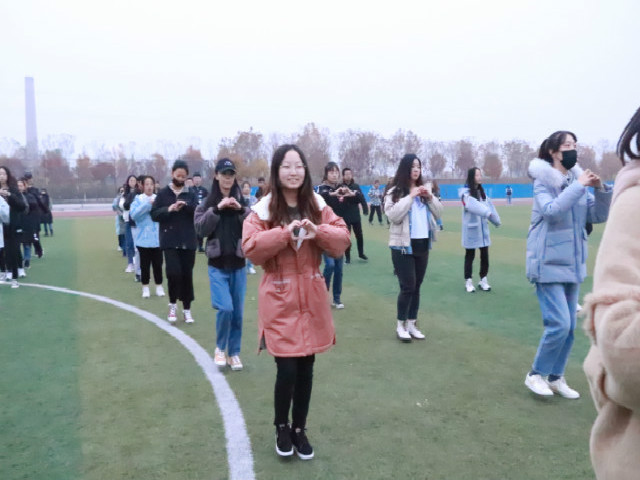 舞出经管情怀 舞动魅力青春——经济与管理学院“经舞”晨曦创意早操活动