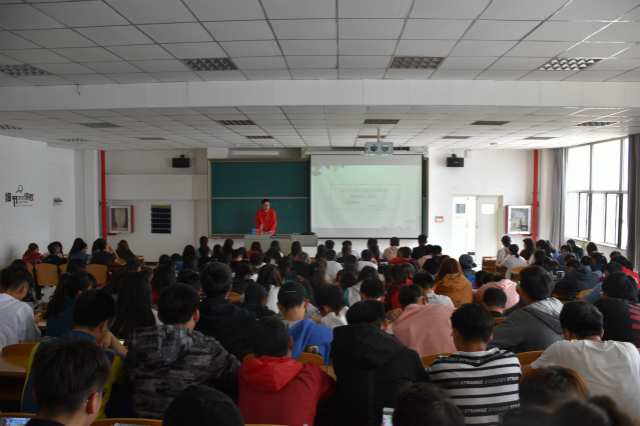 【辅导员说完满】完满脚步不停 使命不止——经济与管理学院举办2017级“完满班级的深入发展”