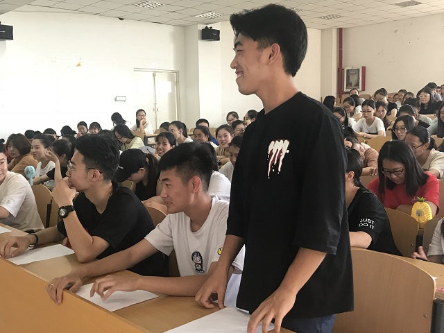 【辅导员说完满】完满点燃希望 自信成就未来——淬炼商学院“辅导员说完满”系列活动（九）