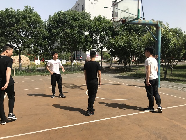 【完满班级】激烈比拼 球场争赢——大数据学院软件工程1601班开展完满班级活动