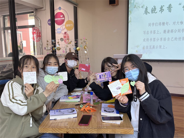 恰逢春日 杂英缤纷落芳甸——商务英语学院四月完满团支部活动集锦