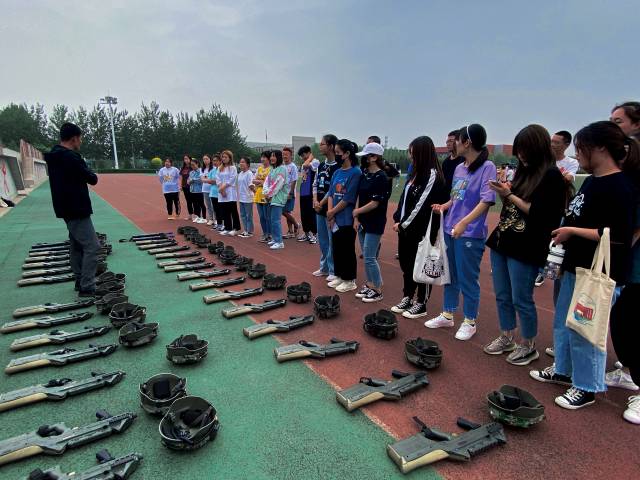 【完满班级】激情飞扬 体验别样真人CS——国贸1901班开展“激情飞扬,热血青春”完满班级素质拓展活动