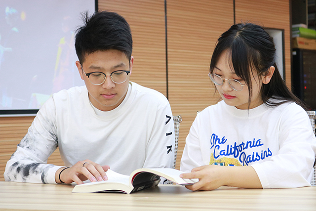 【完满班级】剧中映情 笑声点亮四面风——经济与管理学院完满班级活动纪实（五）