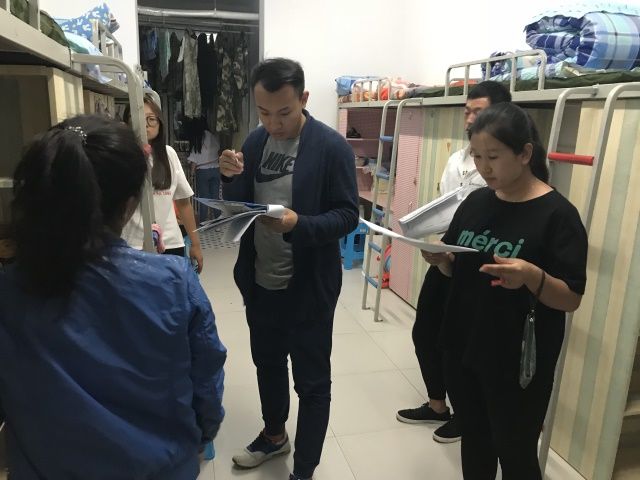 【迎新纪实】走进新同学的“新家 ”——智能工程学院2018级辅导员新生宿舍走访
