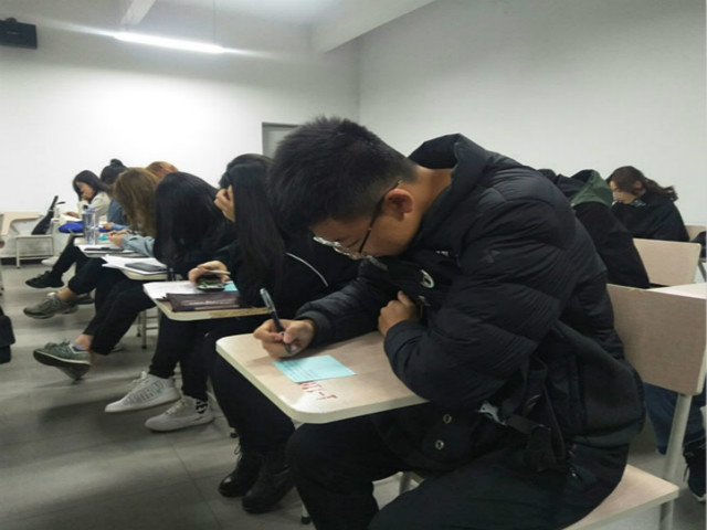 【完满班级】追忆似水年华 抒写青春未来——艺术传媒学院视觉1902班“栉风沐雨，春华秋实”寄给四年后我们的一封信